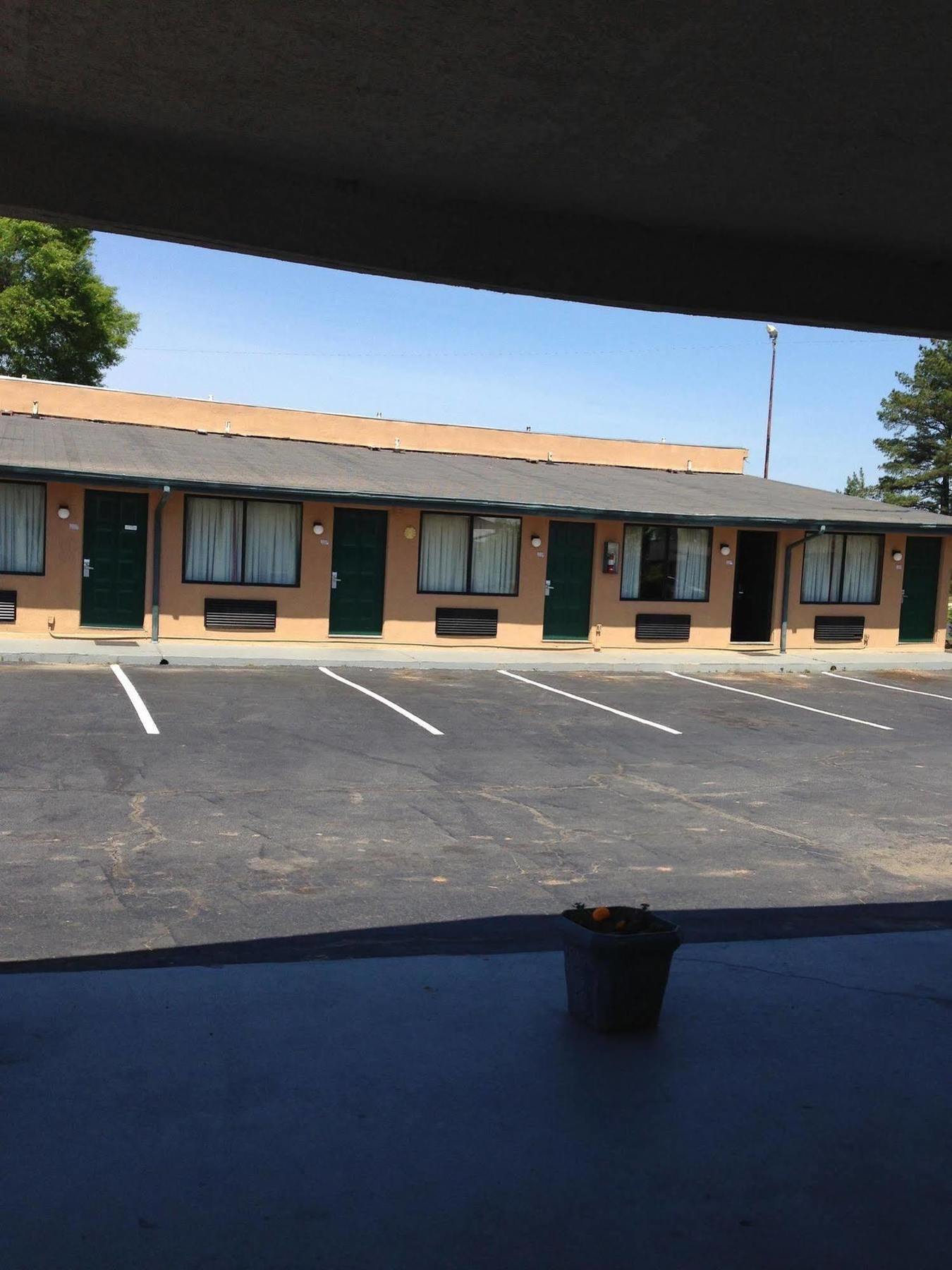 Express Inn Thomson Exterior photo